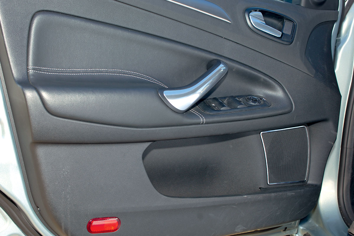 Ford Mondeo door intreior