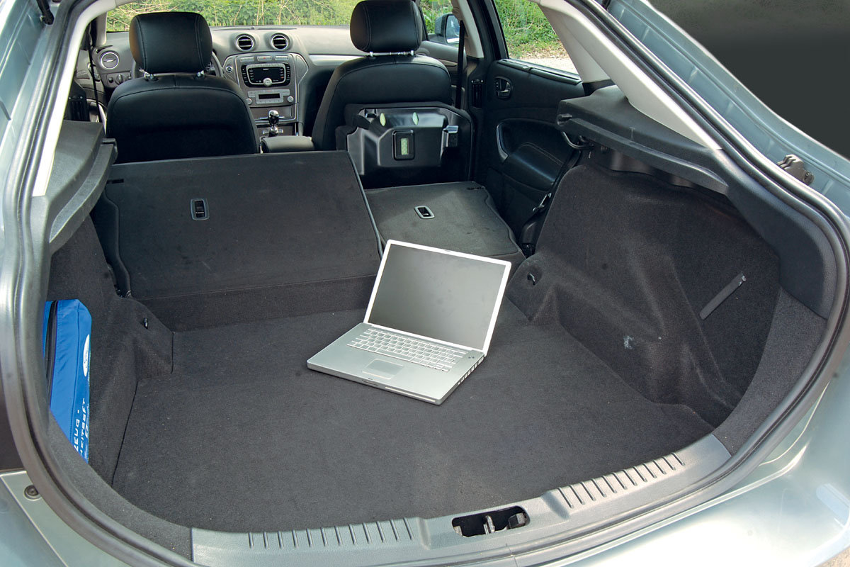 Ford Mondeo boot area