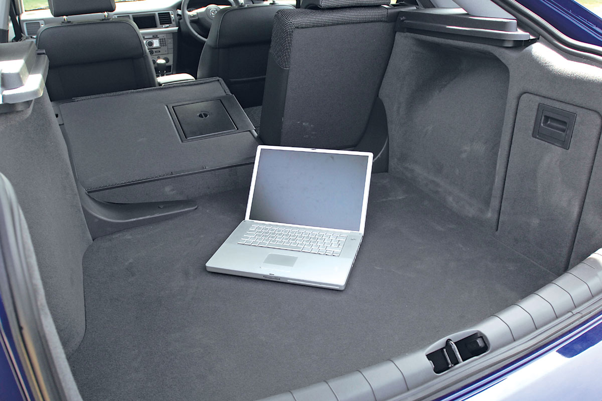Vauxhall Vectra boot