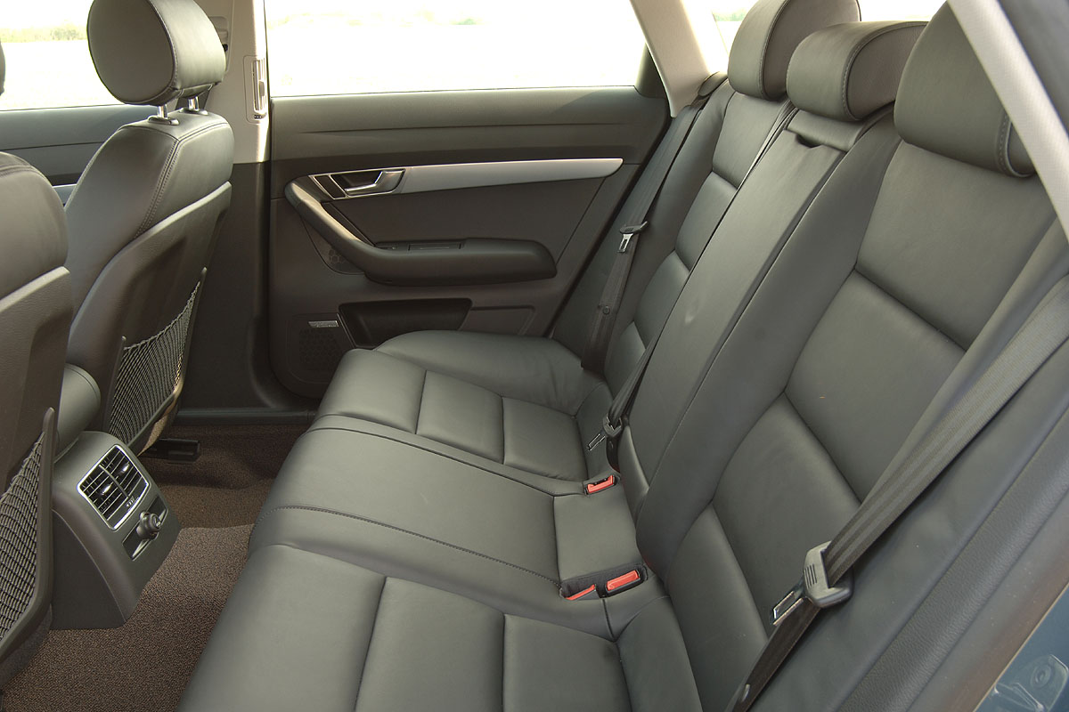 Audi A6 Allroad 3.2 FSI rear seats
