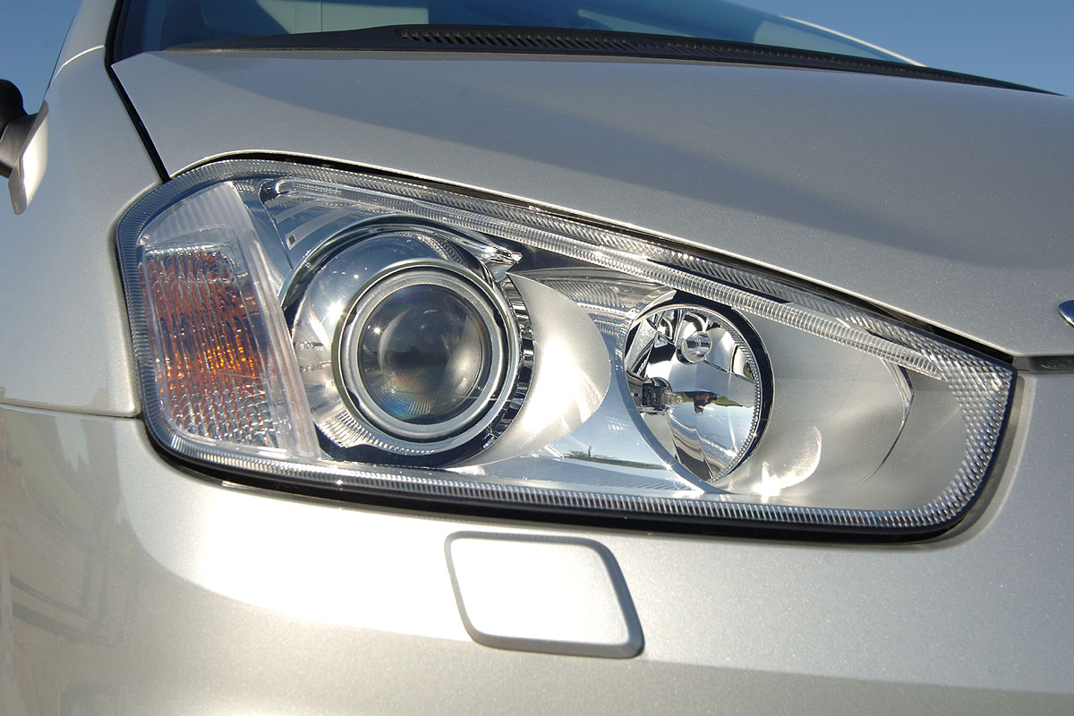 Ford C-Max 2.0 TDCi Zetec headlight