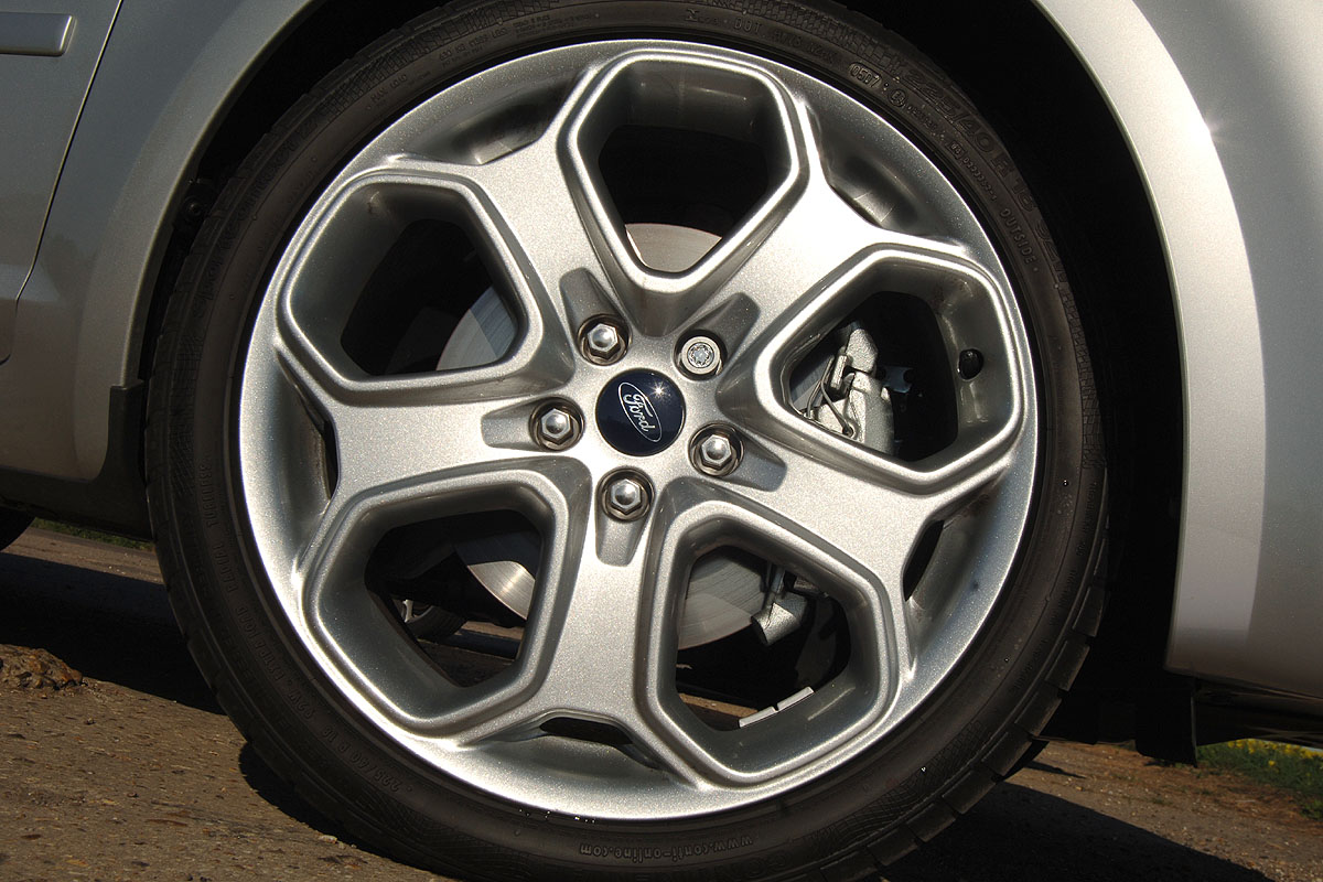 Ford C-Max 2.0 TDCi Zetec wheel