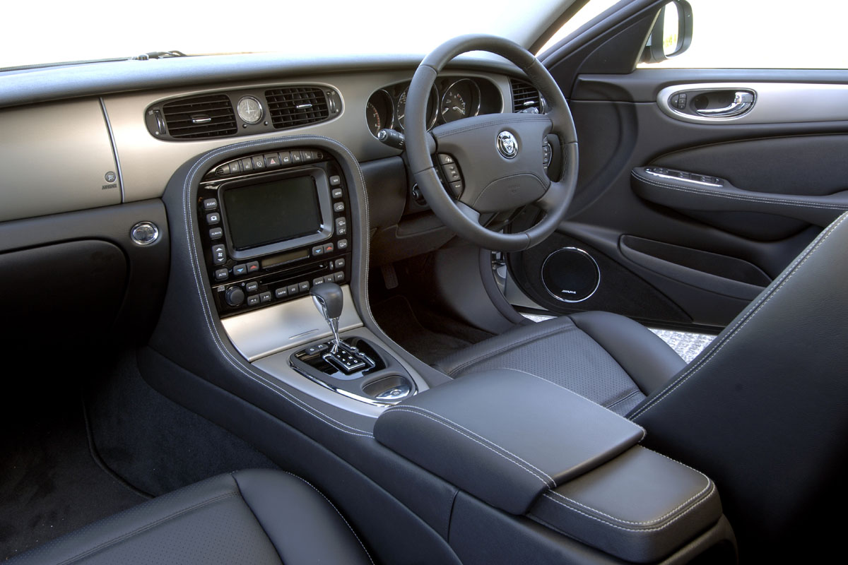 Jaguar XJ 2.7D Sport interior
