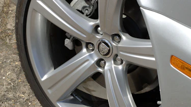 Jaguar XJ 2.7D Sport wheel