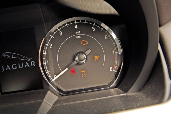 Jaguar XK 4.2 V8 Coupé display