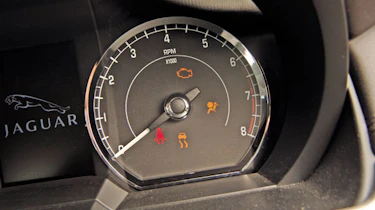 Jaguar XK 4.2 V8 Coupé display