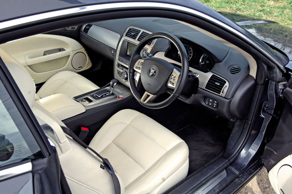 Jaguar XK 4.2 V8 Coupé Seat