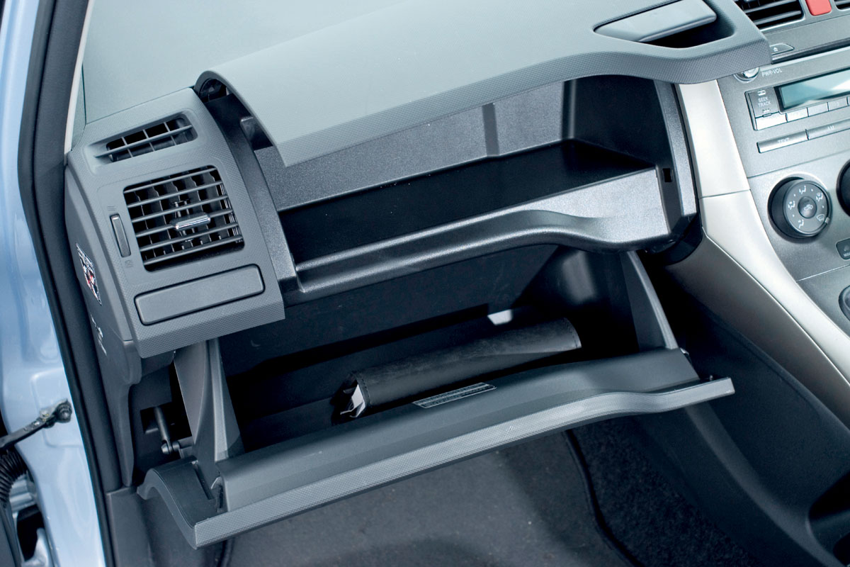 Toyota Auris glovebox