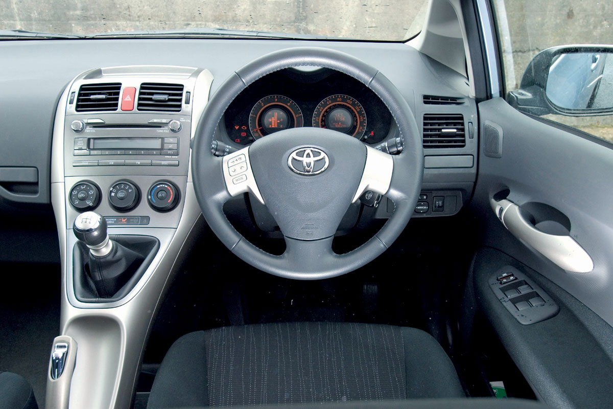 Toyota Auris dashboard
