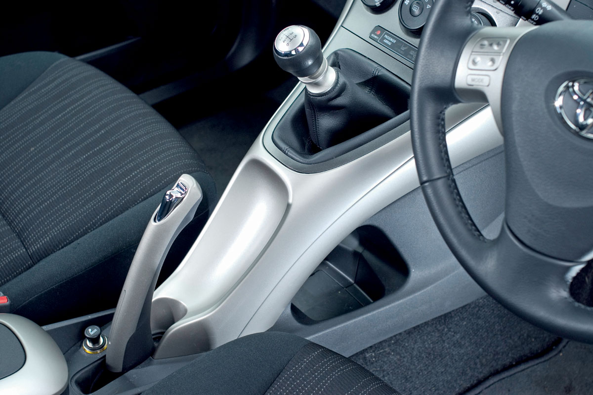Toyota Auris gear lever