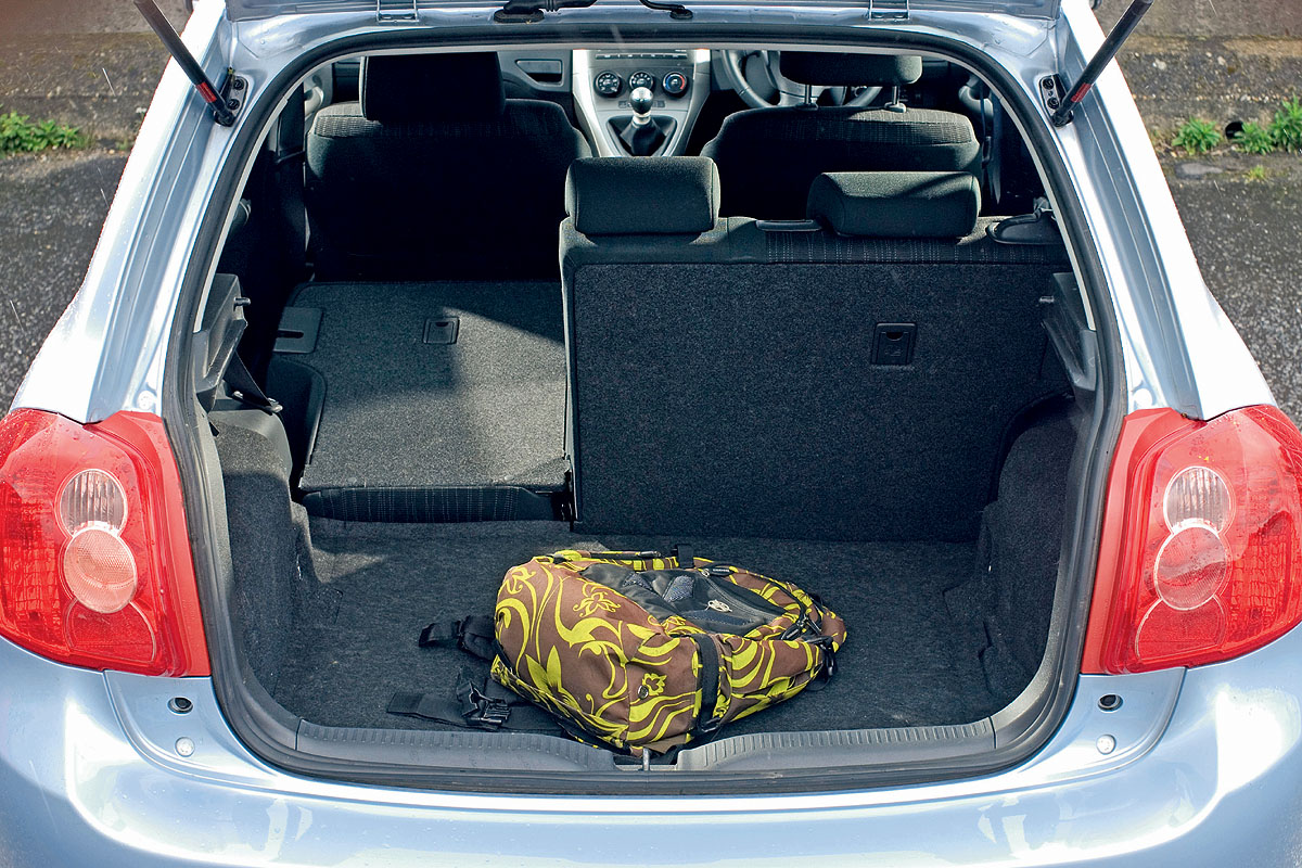 Toyota Auris rear seat