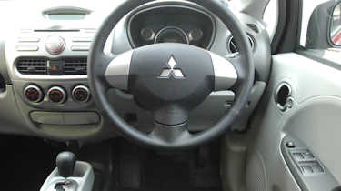 Mitsubishi i dashboard