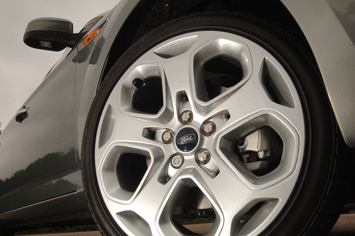 Ford Mondeo 2.0 TDCi Ghia wheel