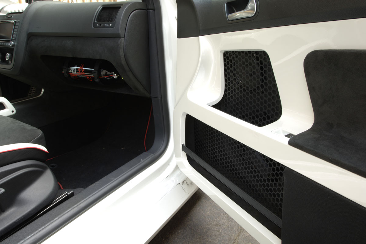 Volkswagen Golf GTI W12-650 door
