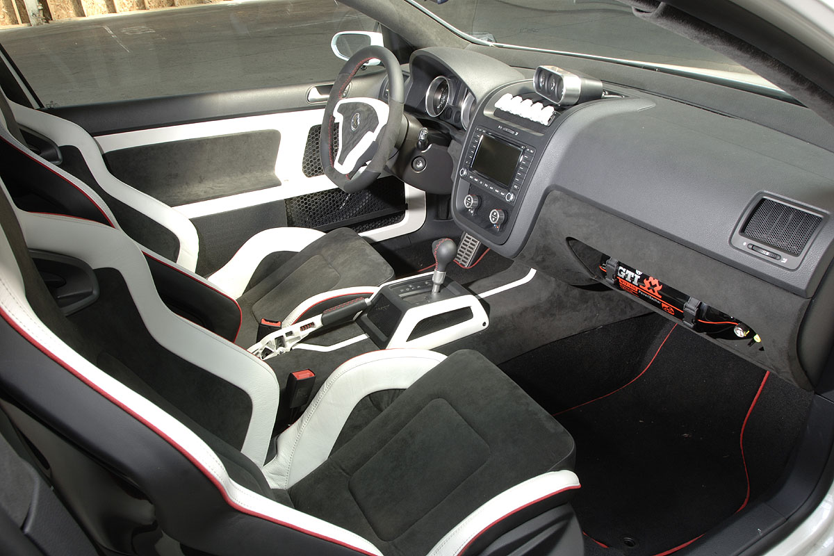 Volkswagen Golf GTI W12-650 interior