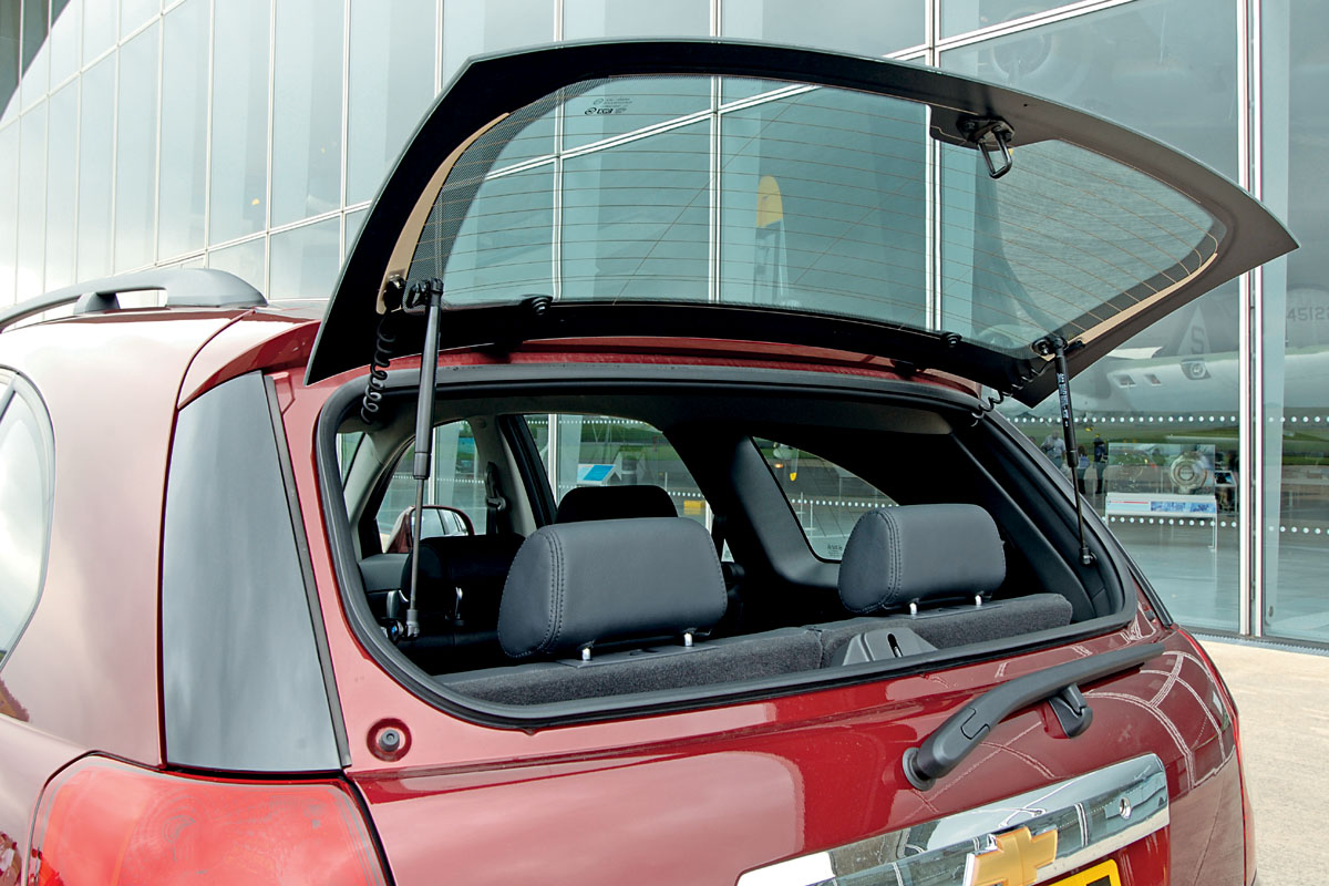 Chevrolet Captiva tailgate