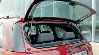 Chevrolet Captiva tailgate