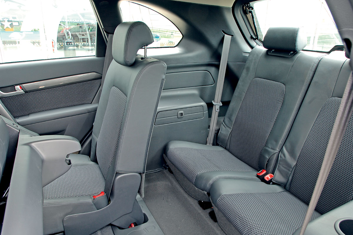 Chevrolet Captiva rear seats