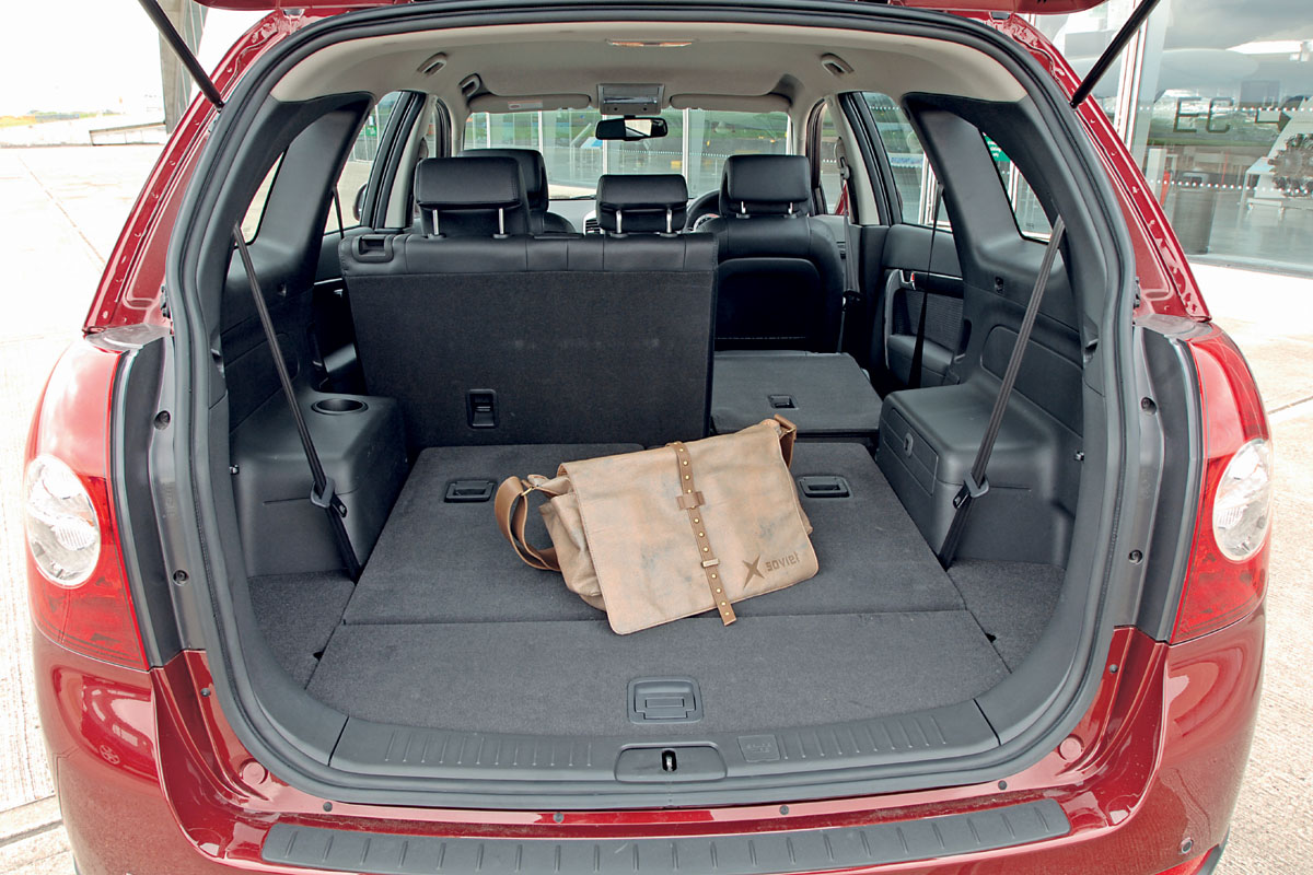 Chevrolet Captiva interior