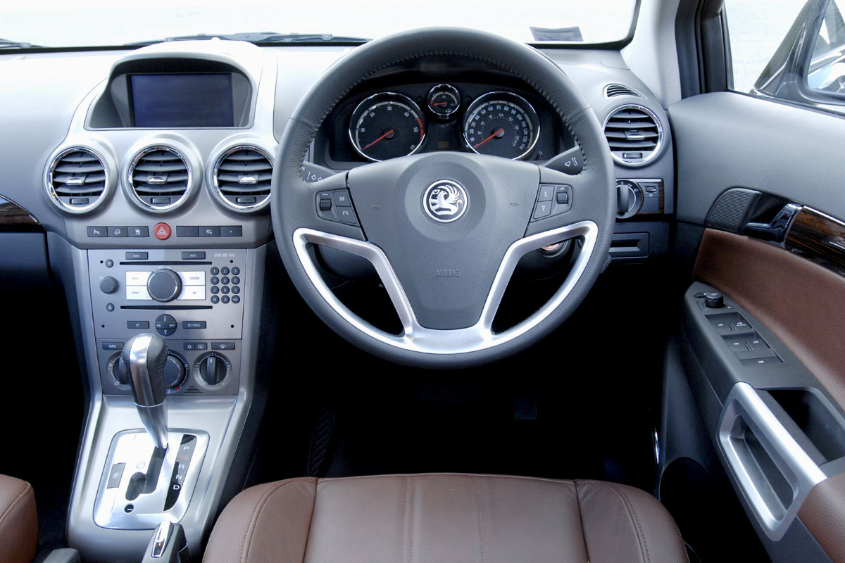 Vauxhall Antara CDTi SE Auto dashboard