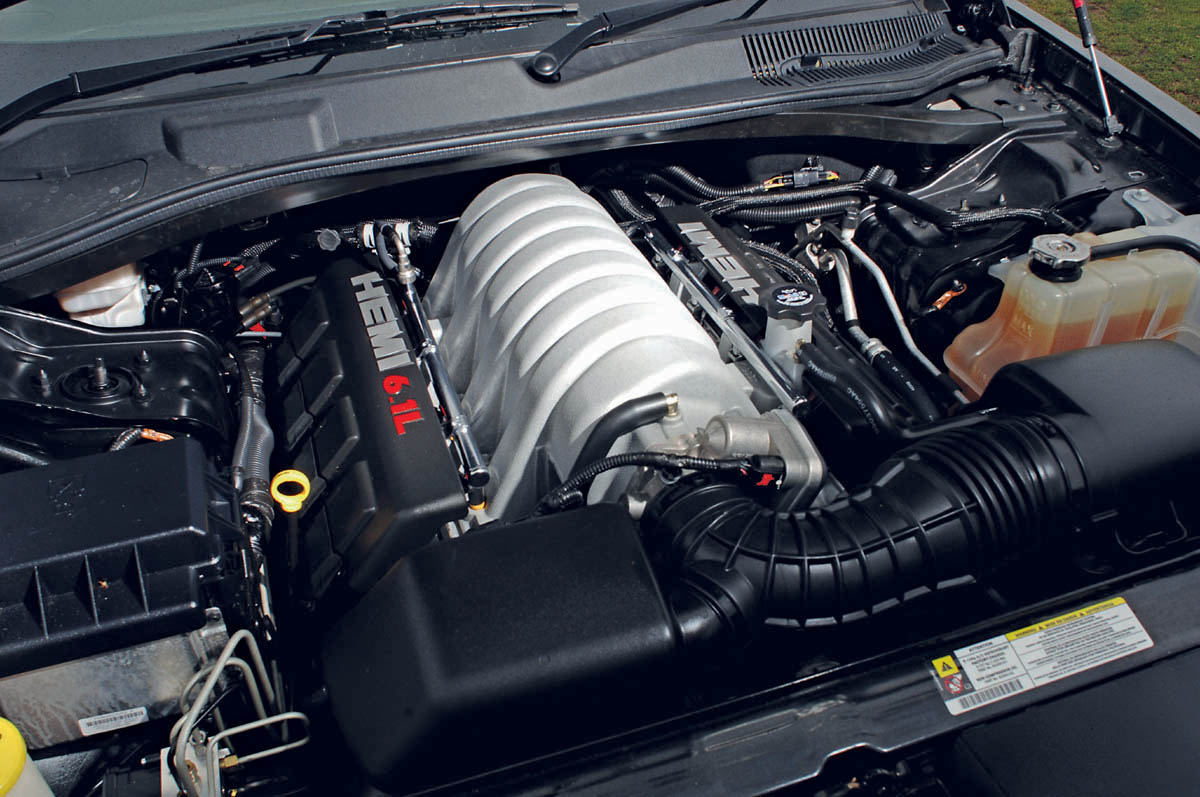 Chrysler 300C SRT-8 engine