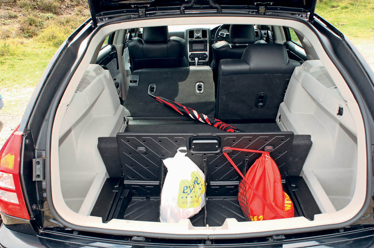 Chrysler 300C SRT-8 boot