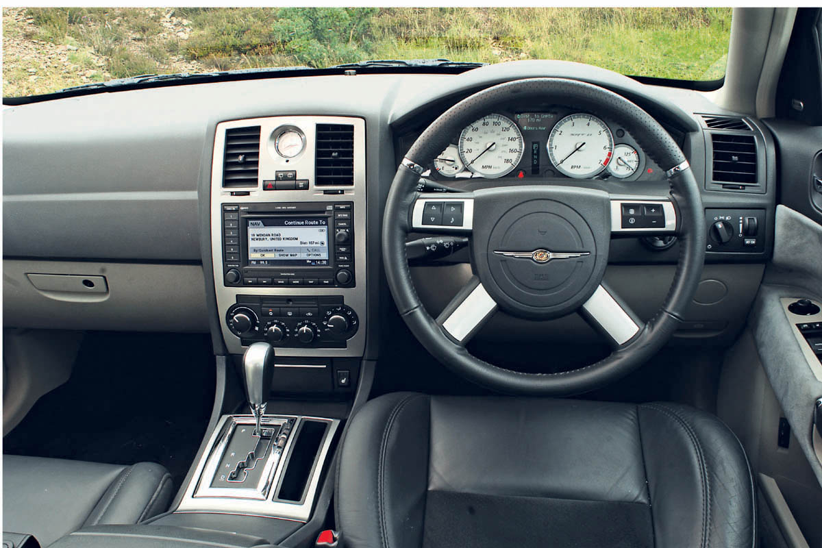 Chrysler 300C SRT-8 interior