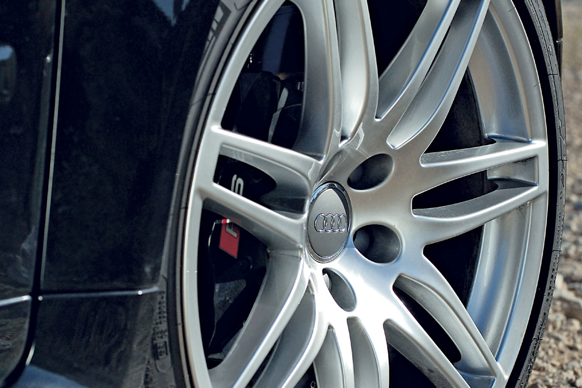 Audi RS4 wheel
