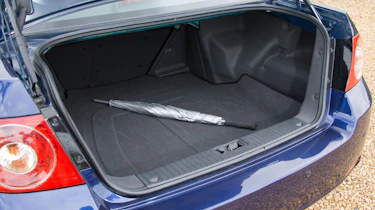 Chevrolet Epica boot