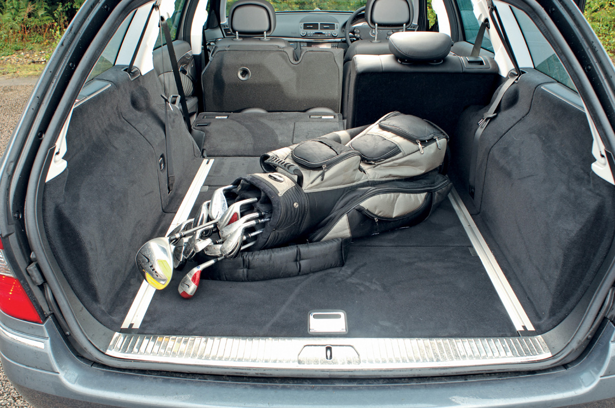 Mercedes E220 CDI boot