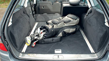 Mercedes E220 CDI boot