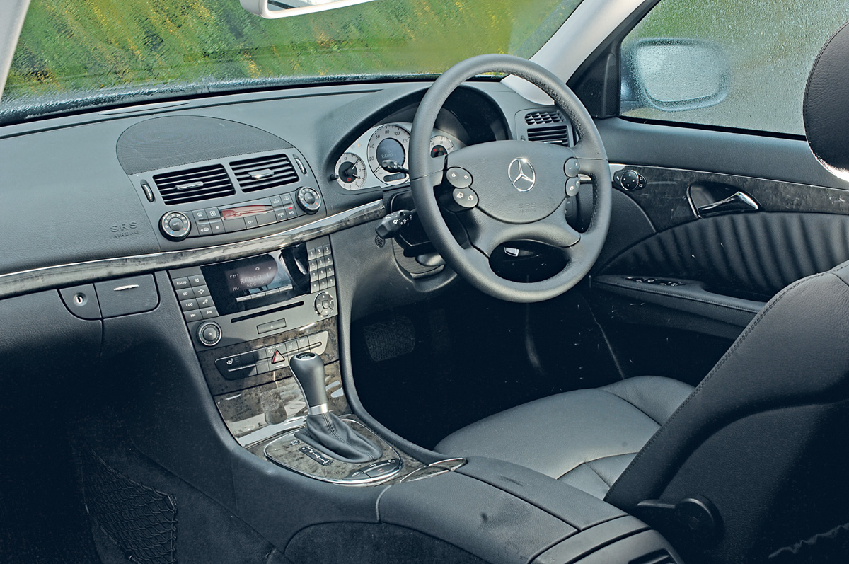 Mercedes E220 CDI interior