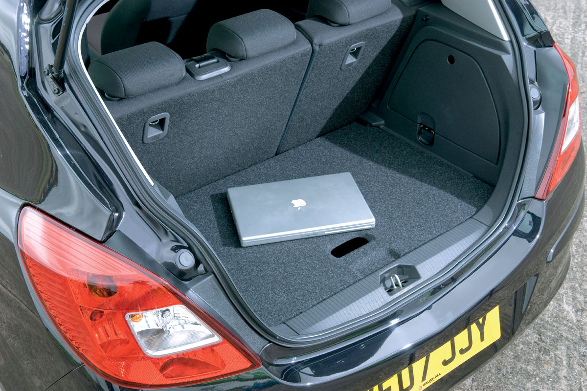 Corsa boot