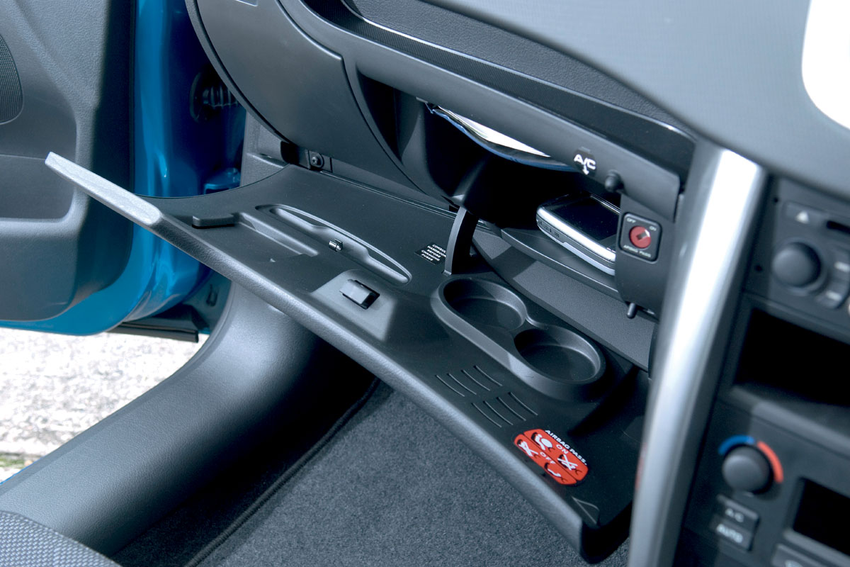 Peugeot 207 glovebox