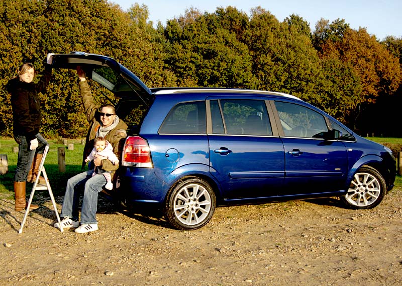 Side view of Vauxhall Zafira 1.9