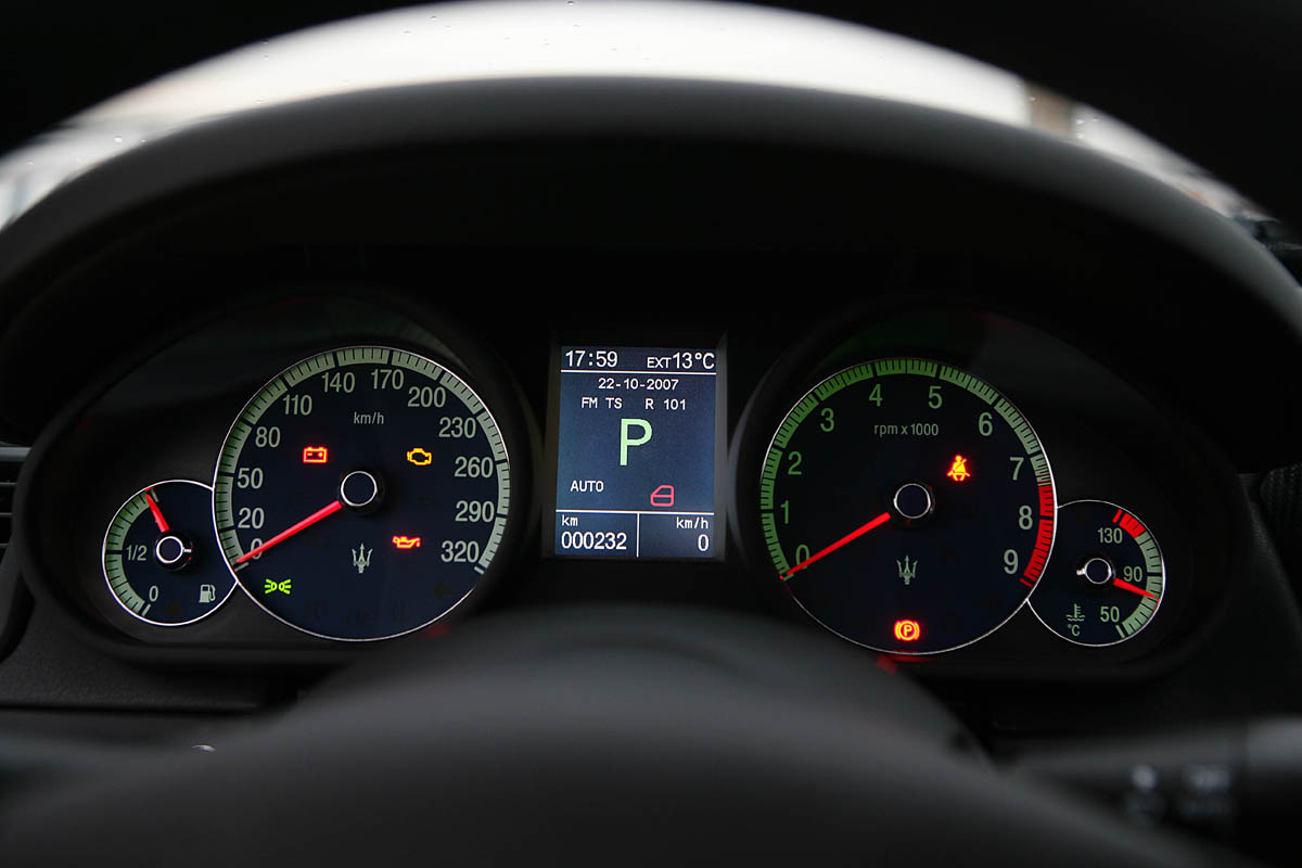 Maserati dash