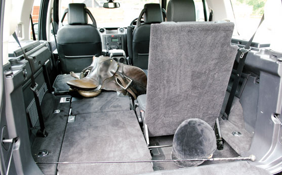 Land Rover Discovery load space
