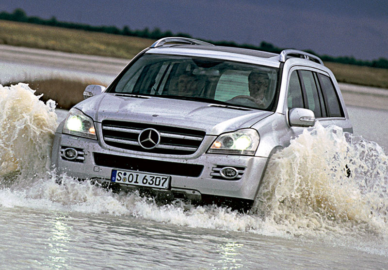 Front view of Mercedes GL450