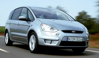 Side view of Ford S-MAX 2.5