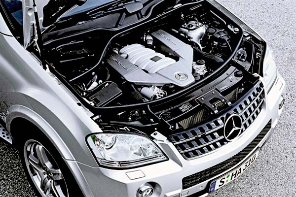 Mercedes ML63 AMG engine