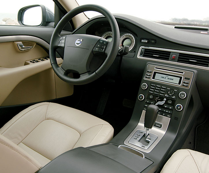 Volvo S80 V8 interior