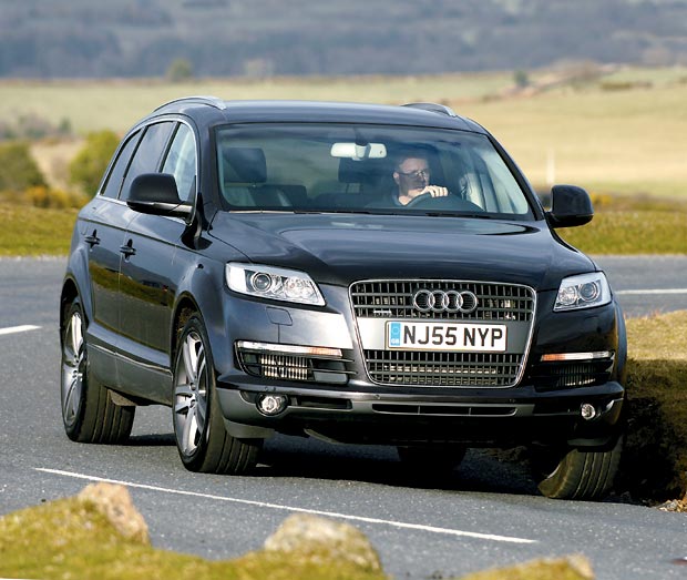 Front view of Audi Q7