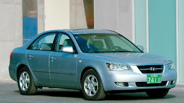 Front view of Hyundai 2.0 CDX auto