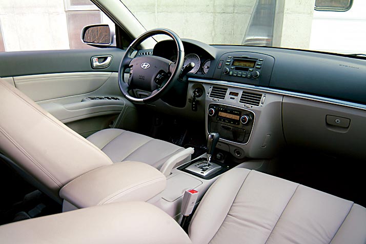 Hyundai 2.0 CDX auto interior