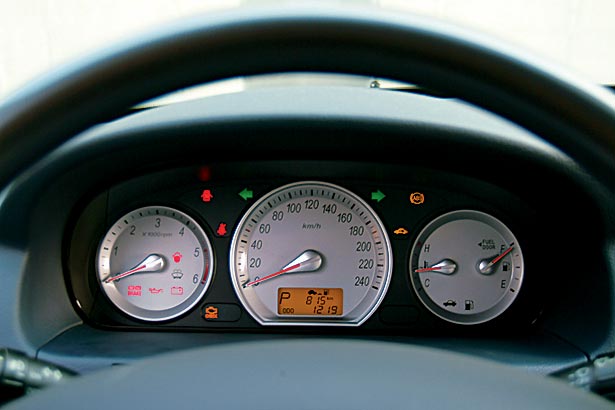 Hyundai 2.0 CDX auto dials