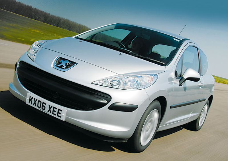 Front view of Peugeot 207 S