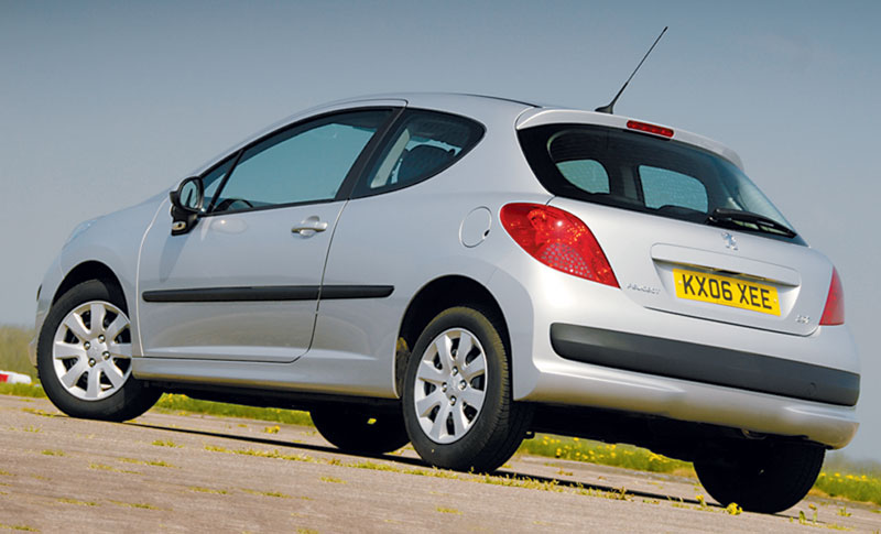 Rear view of Peugeot 207 S