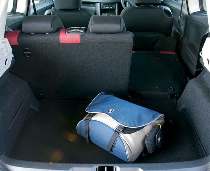 Peugeot 207 S load space
