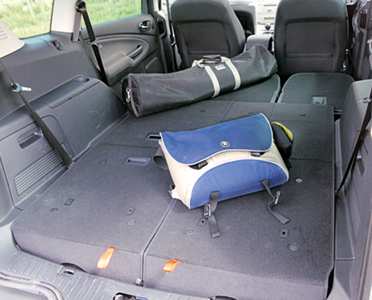 Ford S-MAX load space