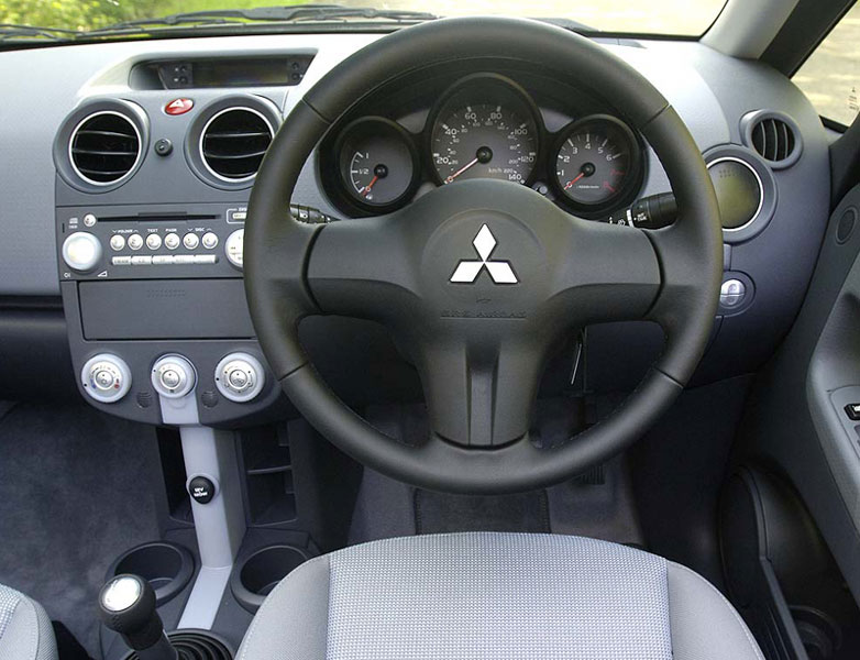 Mitsubishi Colt CZC interior